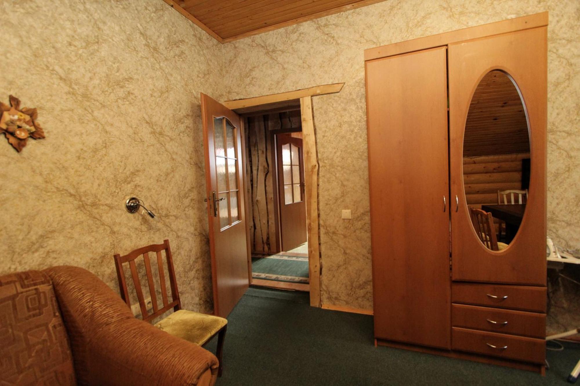 Complex "Shum Lisu" Apartment Tatariv Bilik gambar